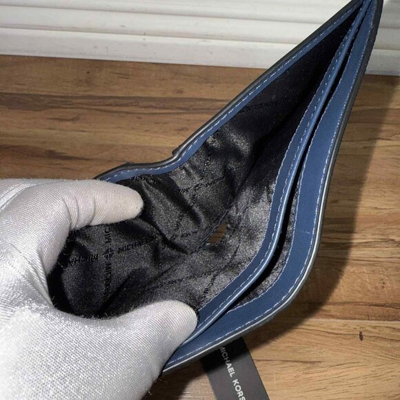 💙Michael Kors Signature Logo Ombre Card ID Wallet Variation💙 - Picture 12 of 17